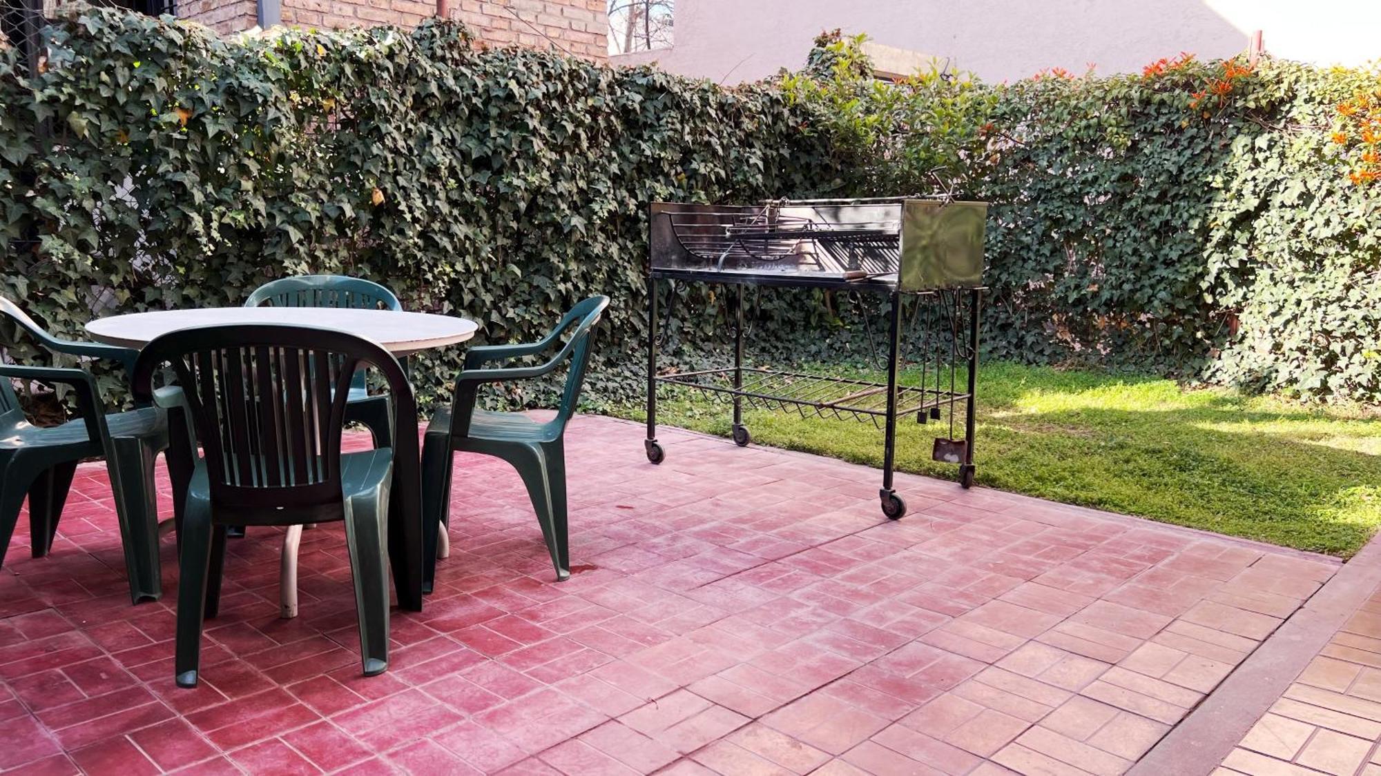 Duplex Mendoza Con Chochera Techada Exterior foto